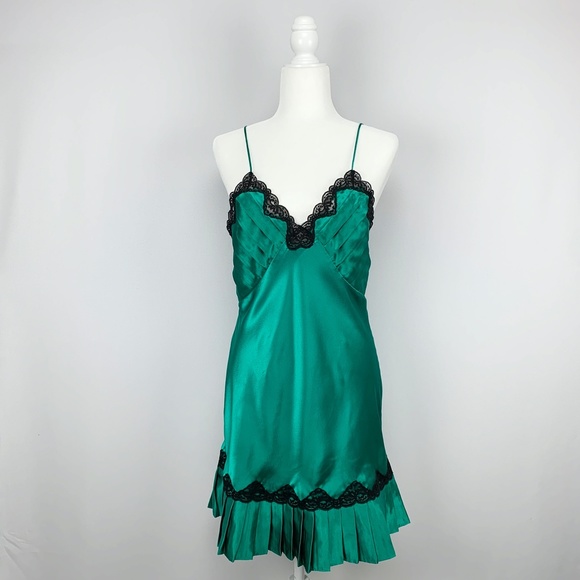 Vintage Victoria’s Secret Emerald Pleated Slip M